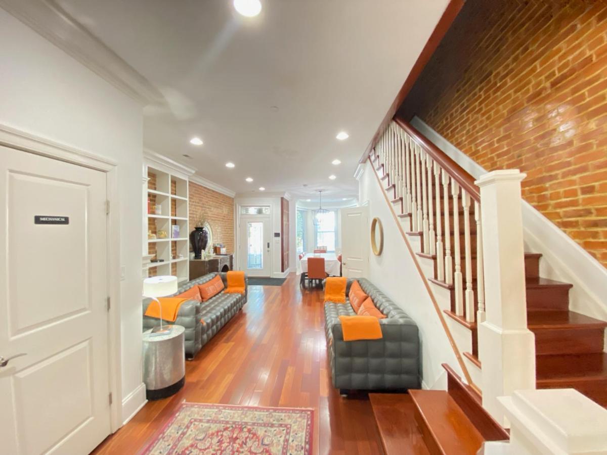 Classy Victorian Brownstone Subway Shopping Washington Exterior foto