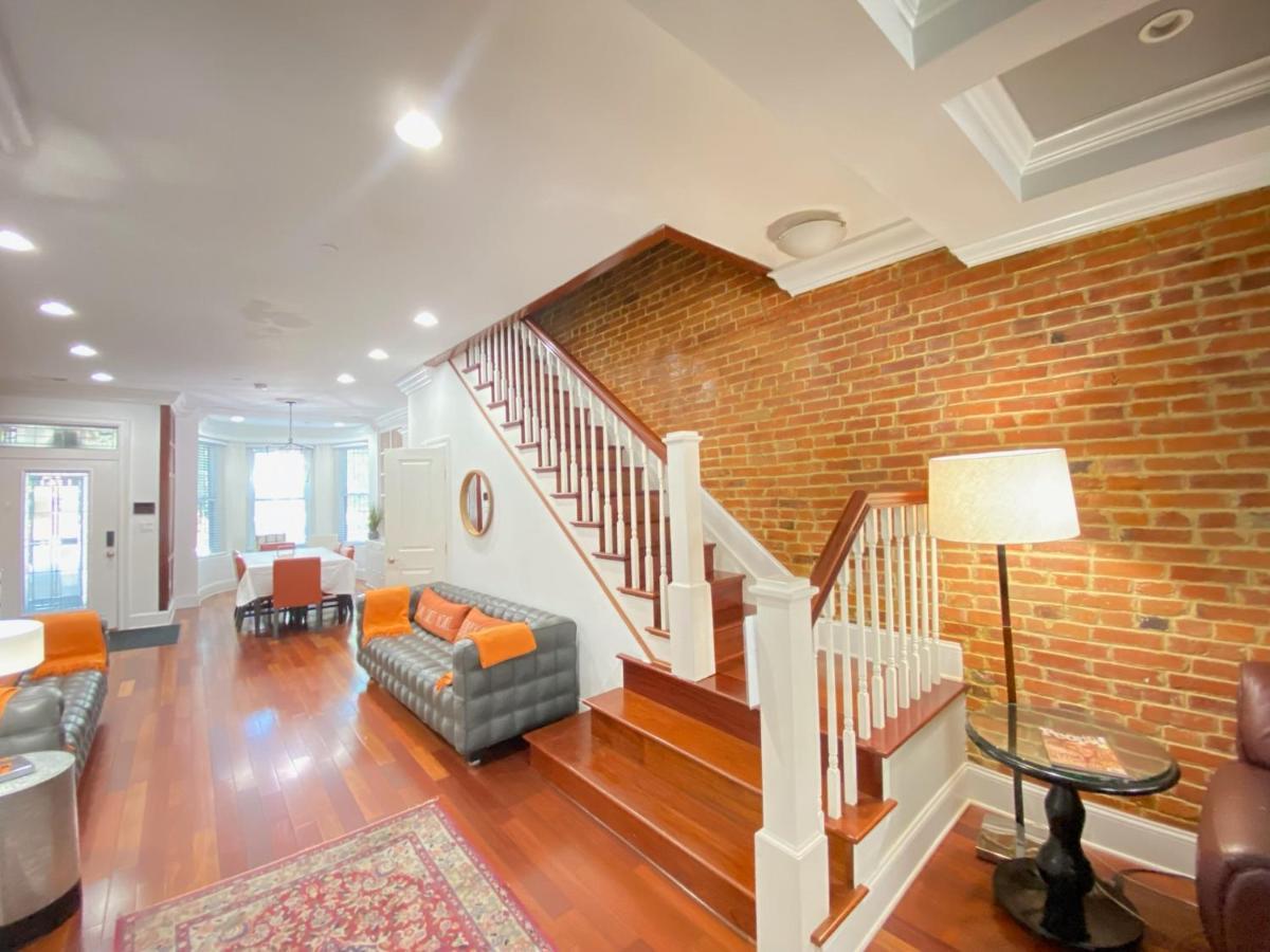 Classy Victorian Brownstone Subway Shopping Washington Exterior foto