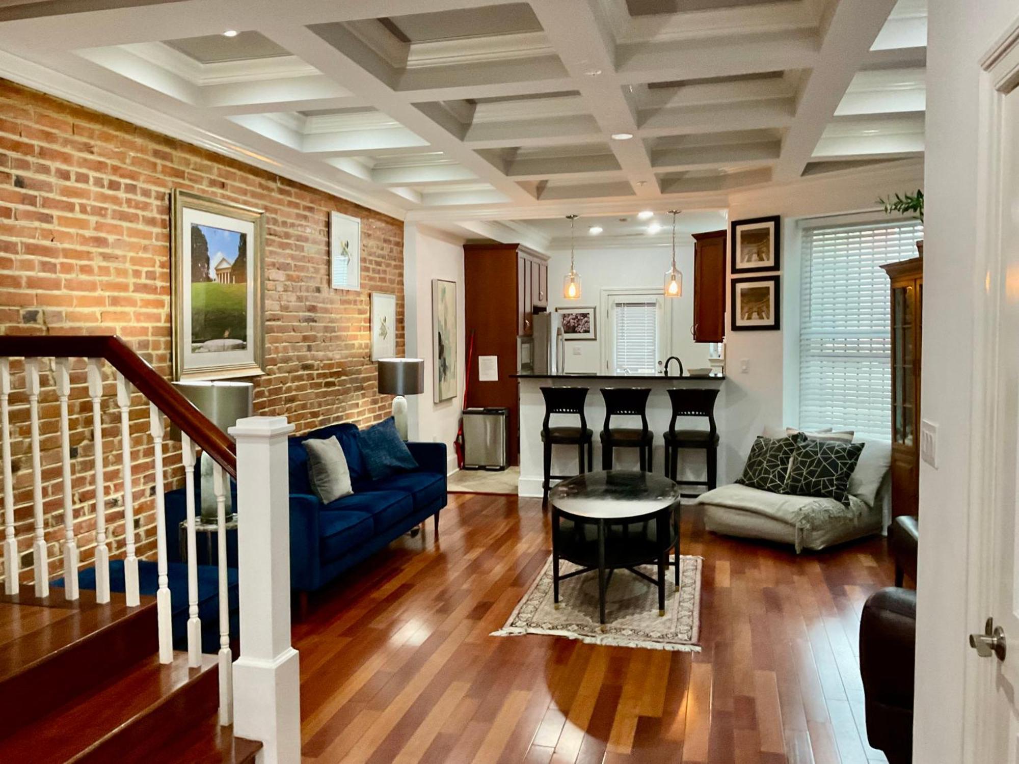 Classy Victorian Brownstone Subway Shopping Washington Exterior foto